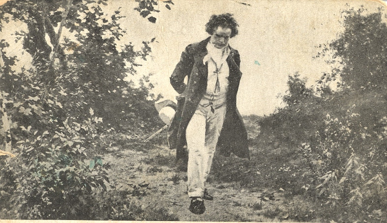Photo Julius Schmid (Public domain), via Wikimedia Commons